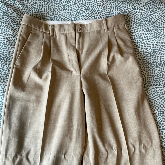 Aritzia Effortless Pants in Birch, size 16. - Picture 4 of 6